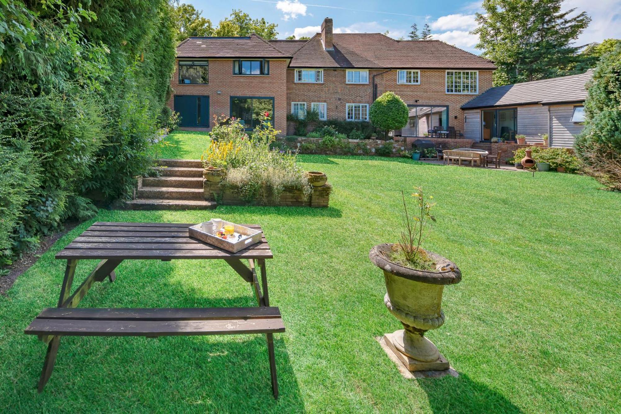Hotel Westleigh Ashtead Exterior foto